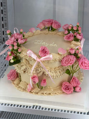 Vintage Cake Fleurs fraîches. ( Fleurs de Saison)